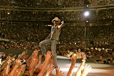 kenny chesney kansas city.jpg